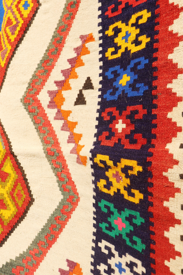 Vintage Qashqai kilim from Iran. 179x118 cms - Image 5