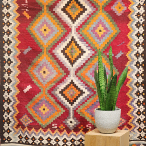 Kilim Qashqai vintage fechado, Irán. 271x126 cms