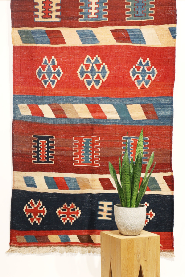 Kilim vintage Qashqai, Iran. 180x109 cms