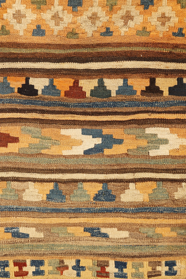 Semi-antique Qashqai kilim from Iran. 193x162 cms - Image 6