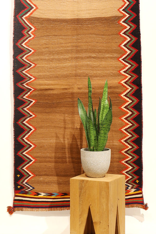 Vintage Qashqai sofreh kilim from Iran. 176x91 cms