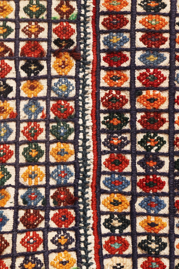 Semi-antique Arab shiraki from Iran. 195x155 cms - Image 3