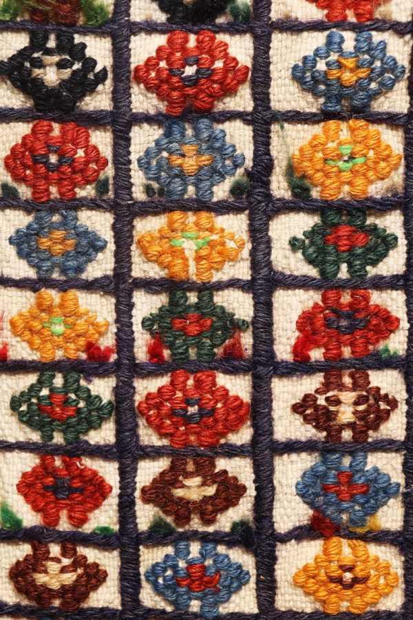 Semi-antique Arab shiraki from Iran. 195x155 cms - Image 4