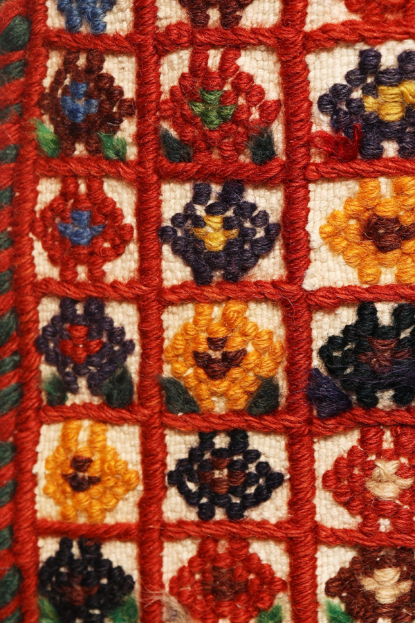 Semi-antique Arab shiraki from Iran. 195x155 cms - Image 5