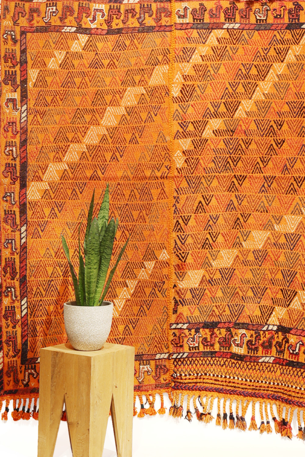 Kilim shiraki semi-antiguo árabe, Irán. 187x177 cms