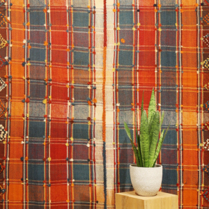 Semi-antique Qashqai moj or jajim kilim from Iran. 193x148 cms