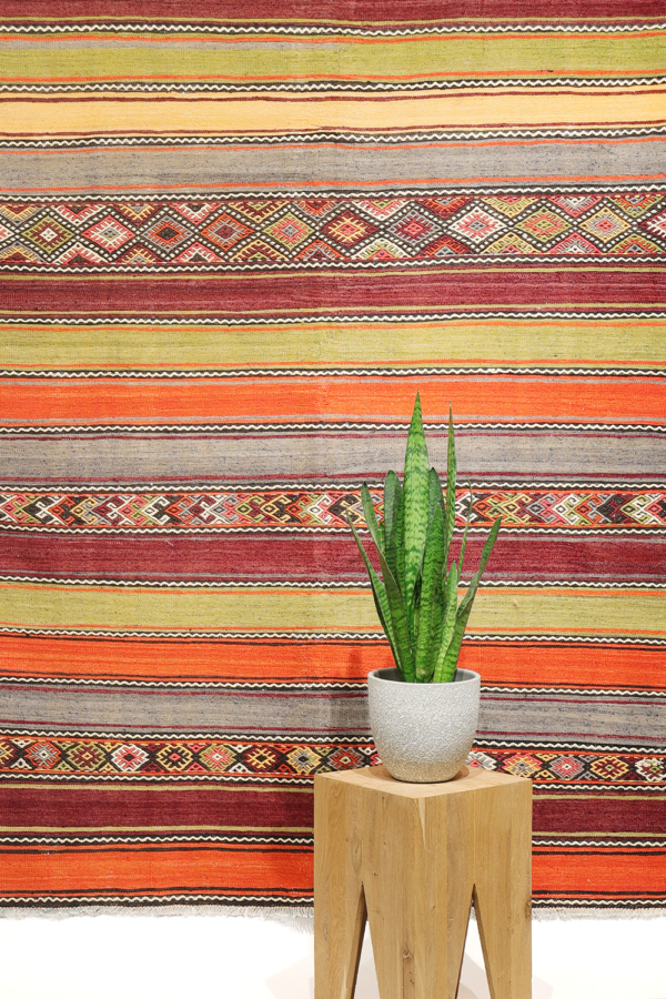 Vintage Zara kilim from Turkey. 271x153 cms