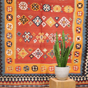 Antique Qashqai kilim from Iran. 270x160 cms
