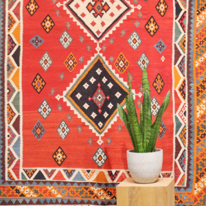 Antique Qashqai kilim from Iran. 277x170 cms