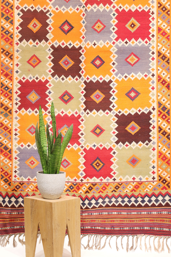 Kilim semi antiguo Qashqai, Irán. 272x162 cms