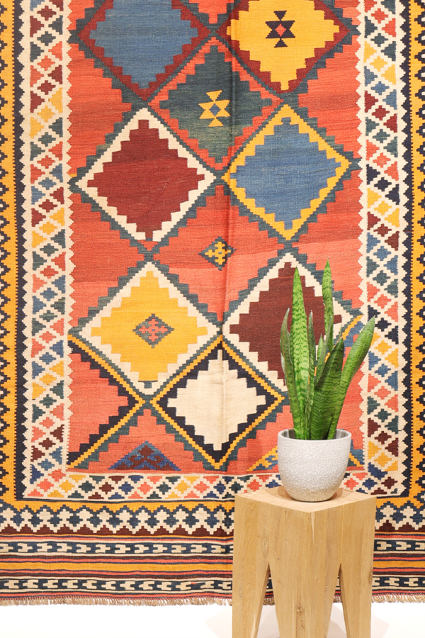 Antique Qashqai kilim from Iran. 276x148 cms