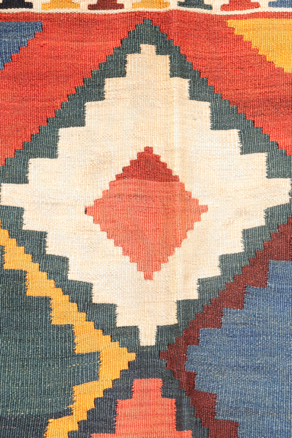 Antique Qashqai kilim from Iran. 276x148 cms - Image 7