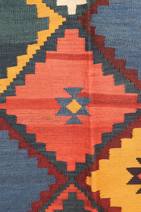 Antique Qashqai kilim from Iran. 276x148 cms - Image 6