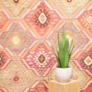 Kilim semi-antiguo de Mut, Turquía. 273x173 cms