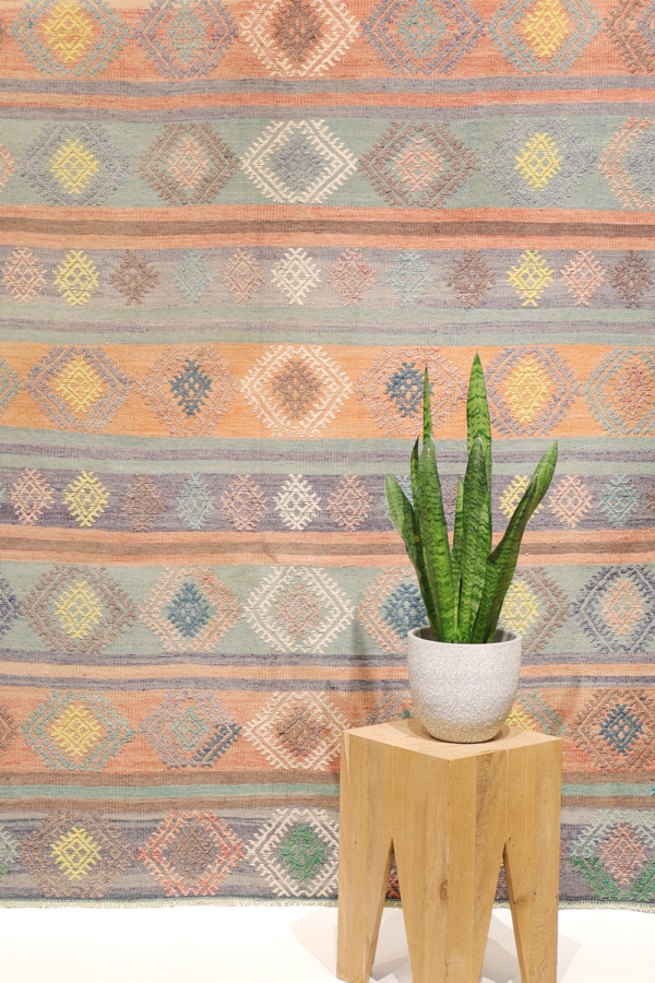 Vintage Selendi kilim from Turkey. 260x190 cms