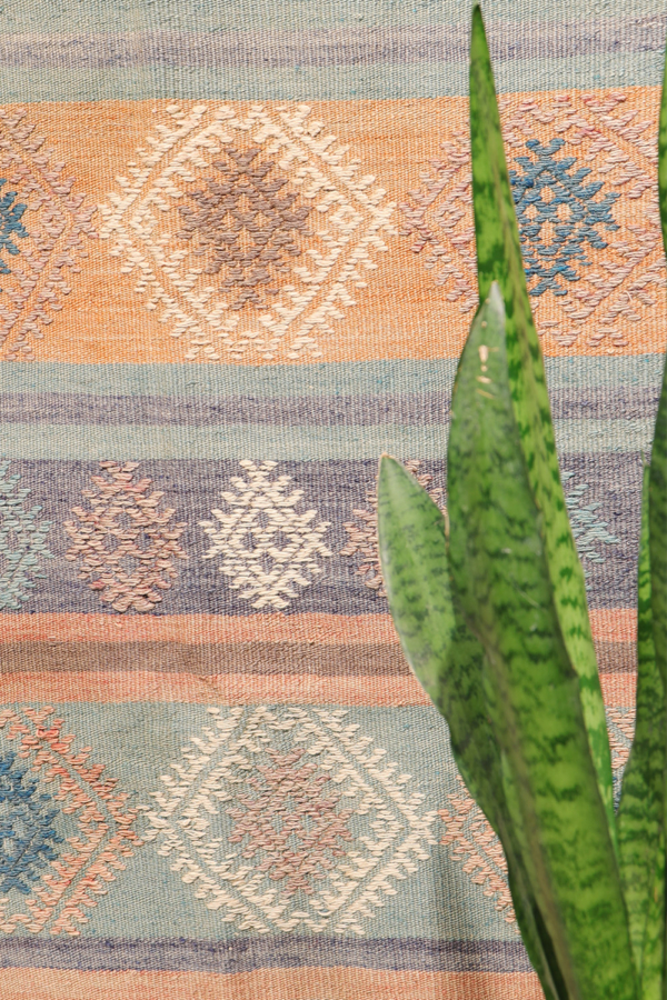Vintage Selendi kilim from Turkey. 260x190 cms - Image 3