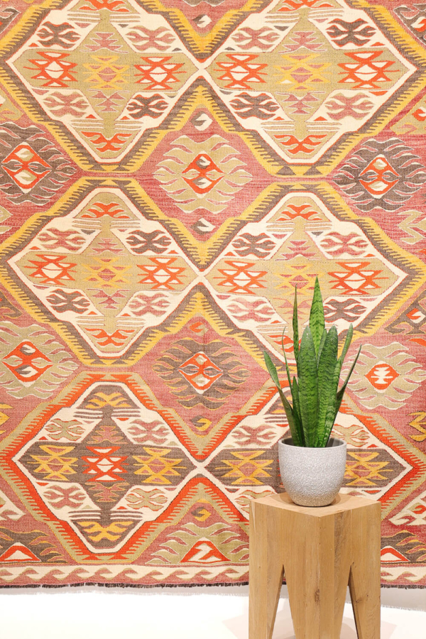 Semi-antique Mut kilim from Turkey. 256x170 cms
