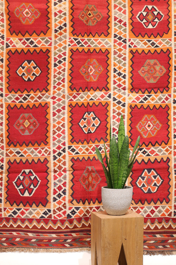 Vintage Qashqai kilim from Iran. 242x161 cms