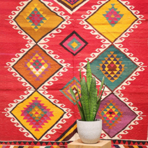 Vintage Qashqai kilim from Iran. 247x152 cms