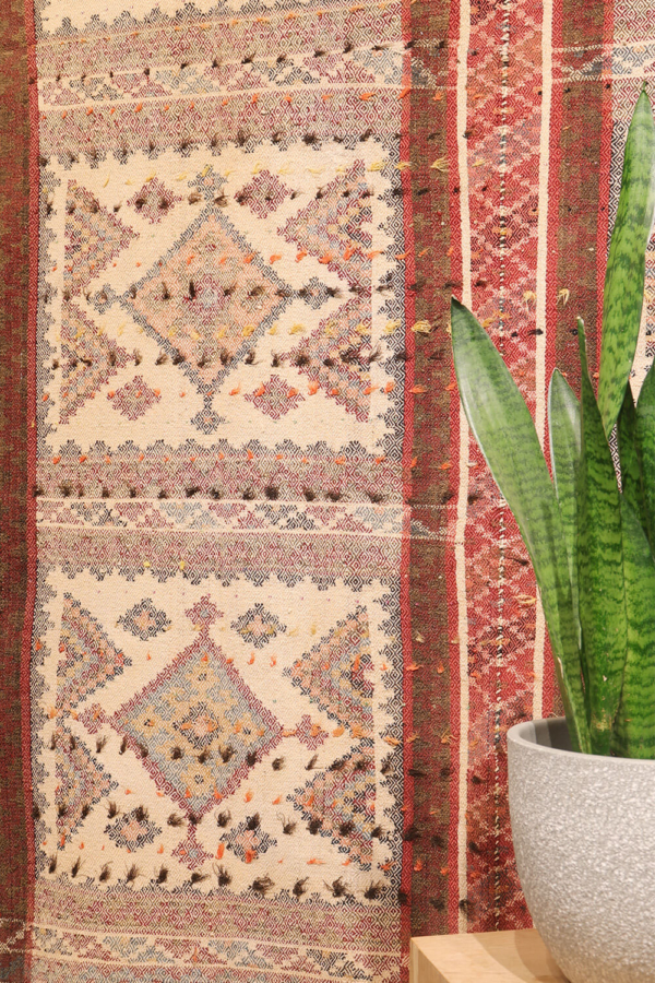 Antique Arabic kilim from Iran. 248x193 cms - Image 3