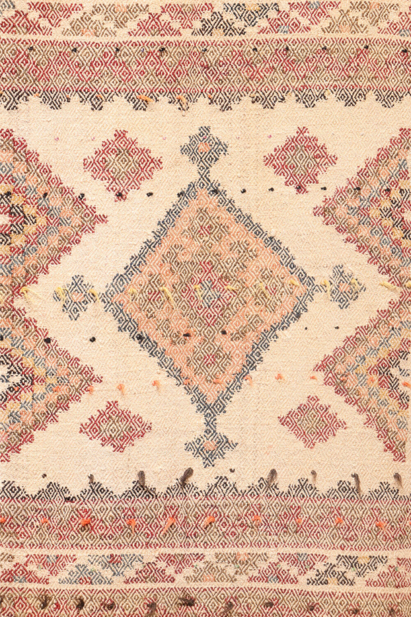 Antique Arabic kilim from Iran. 248x193 cms - Image 4