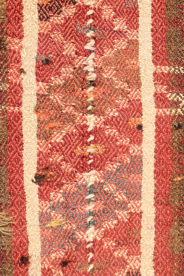 Antique Arabic kilim from Iran. 248x193 cms - Image 5