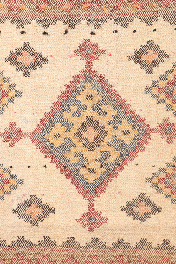 Antique Arabic kilim from Iran. 248x193 cms - Image 7
