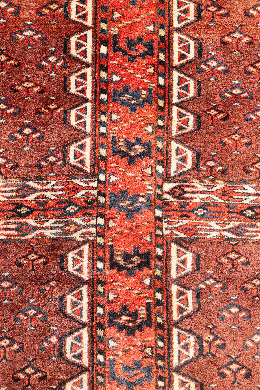 Antique Yomut Turkman Ensi rug, Turkmenistan. 165x149 cms - Image 4