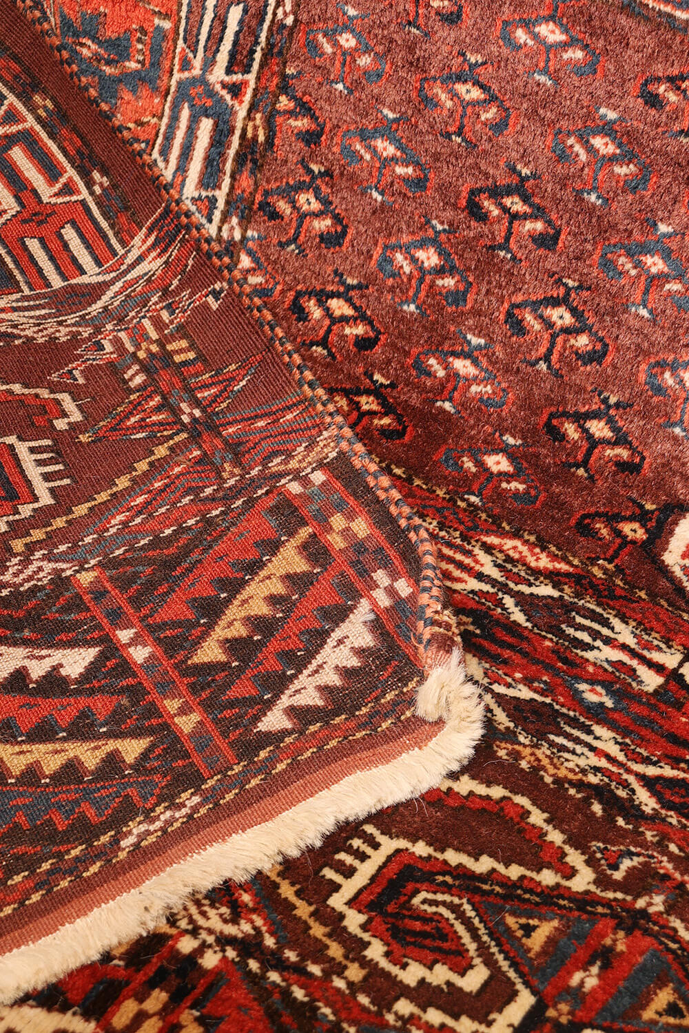 Antique Yomut Turkman Ensi rug, Turkmenistan. 165x149 cms - Image 10