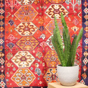 Vintage Qashqai rug from Iran. 162x106 cms