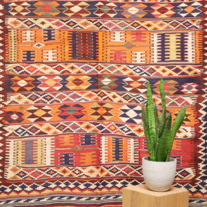 Semi-antique Qashqai kilim from Iran. 247x161 cms