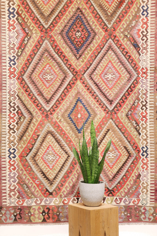kilim semi-antiguo de Fetiyeh, Turquía. 251x160 cms