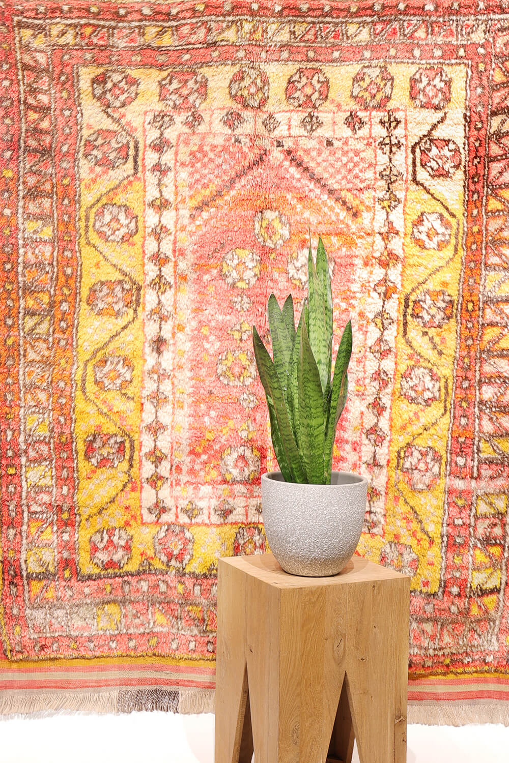 Semi-antique Milas rug from Turkey. 163x123 cms