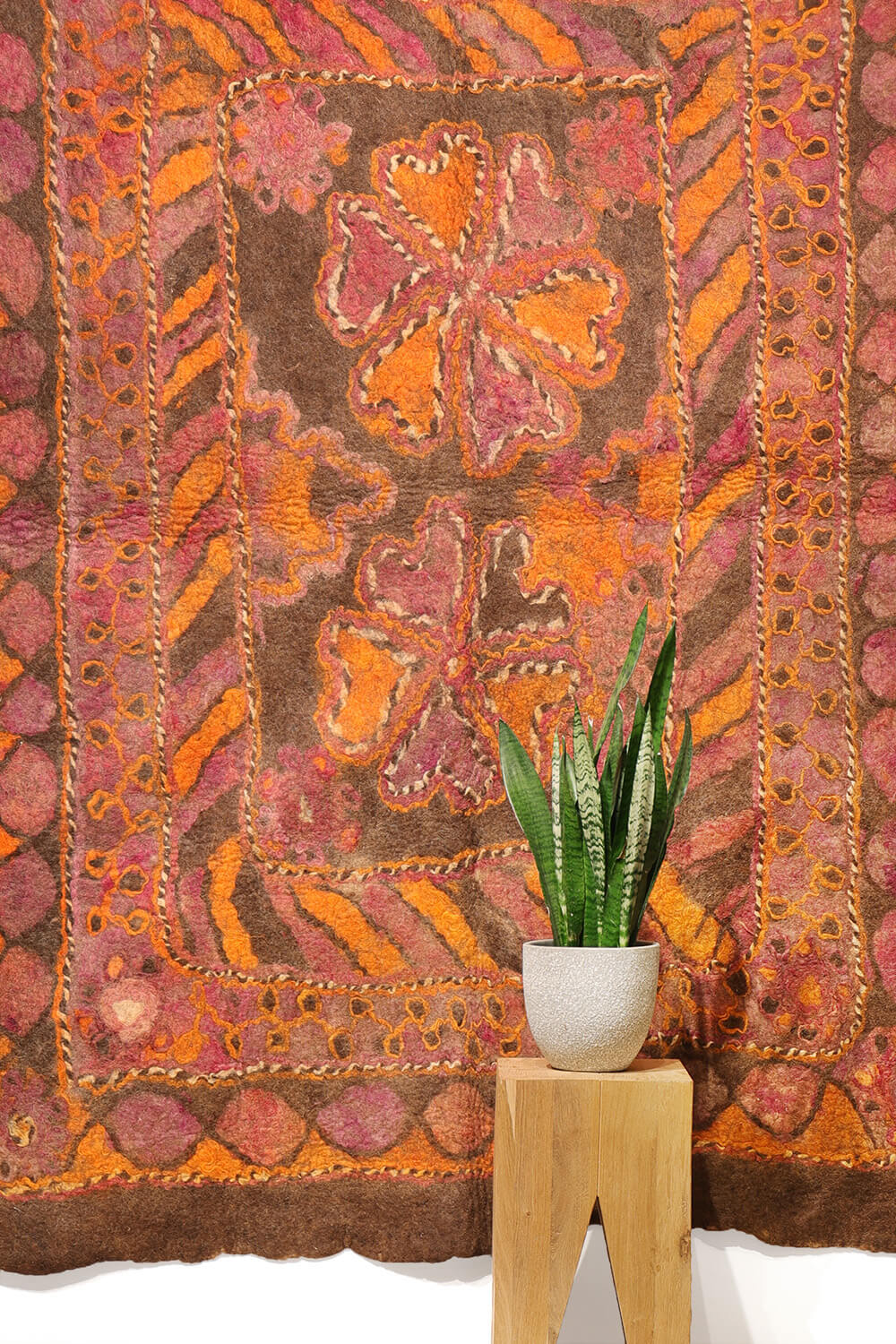 Fieltro o namad vintage Taimani Baluch, Afganistán. 244x177 cms