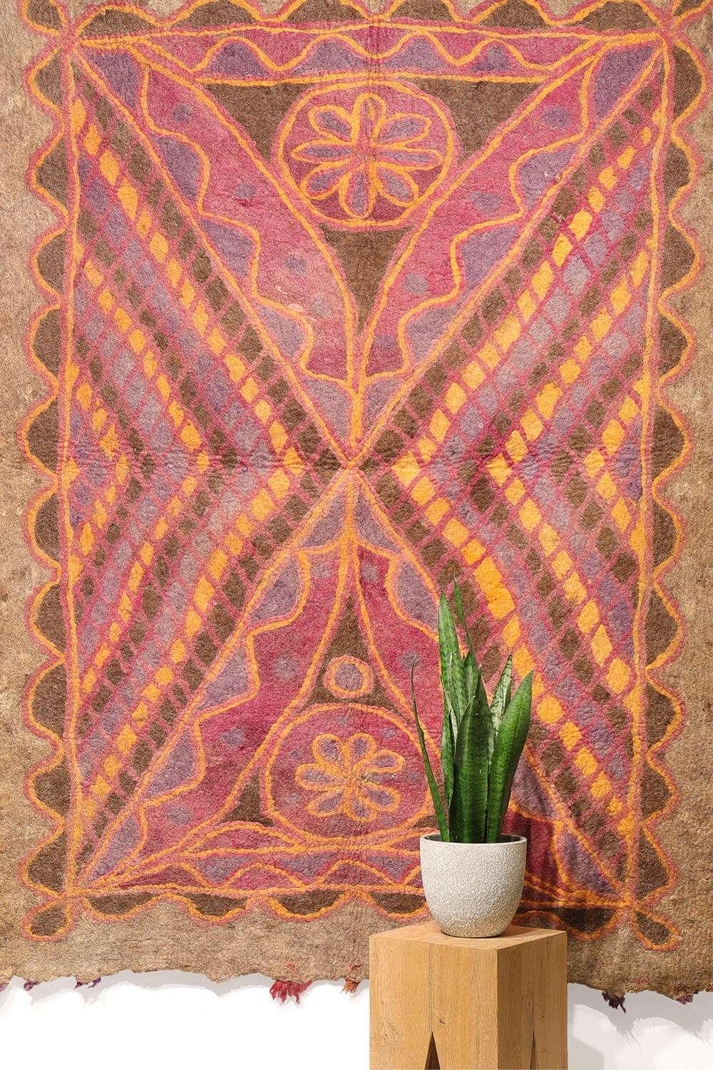 Fieltro o namad vintage de Chaghcharam, Afganistán. 217x152 cms