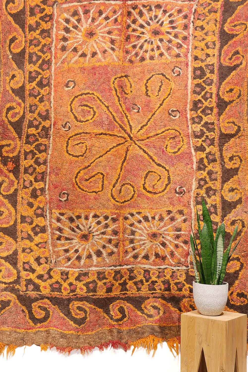 Fieltro o namad semi-antiguo Taimani Baluch, Afganistán. 260x185 cms