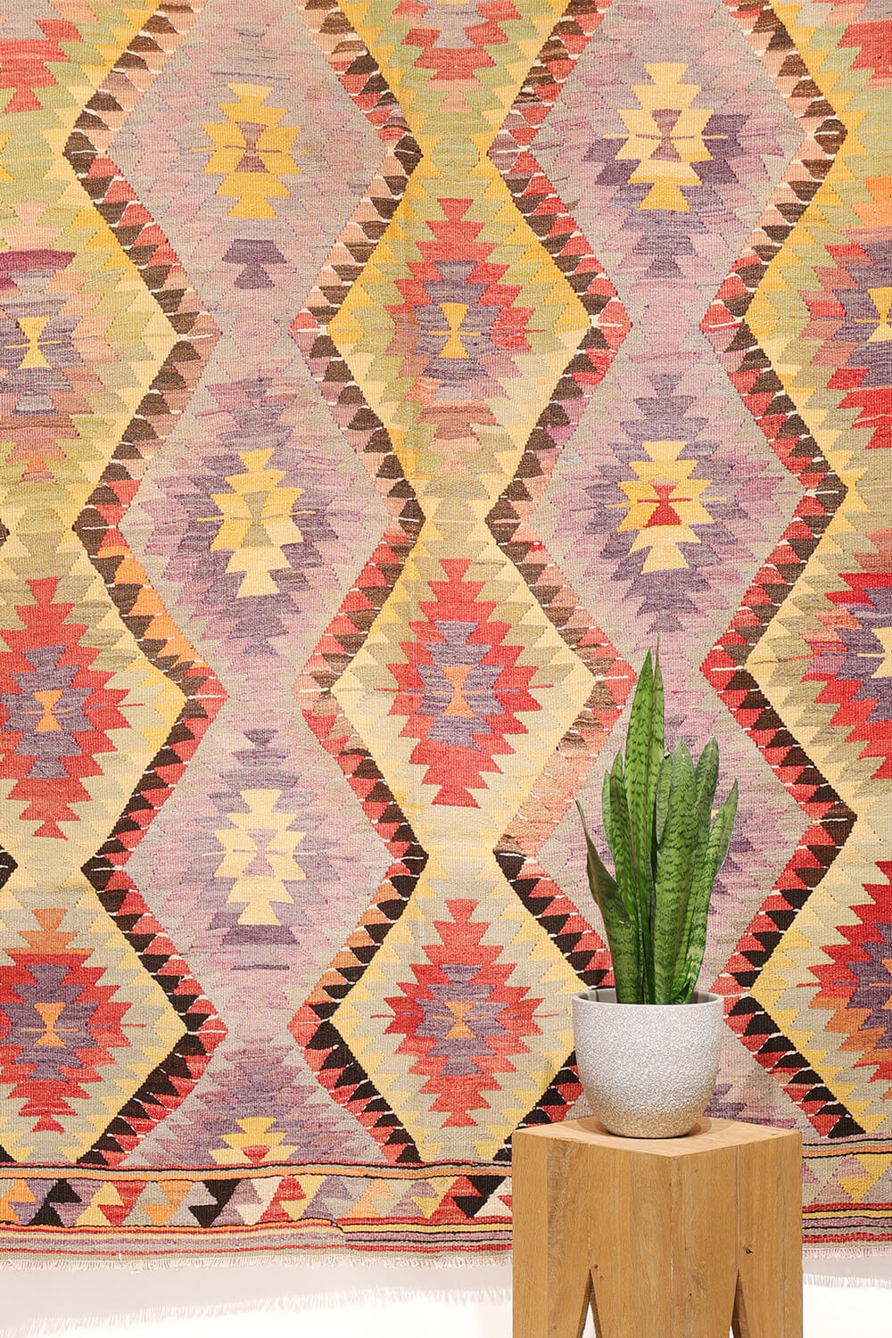 Kilim semi-antiguo de Sutlegen, Turquía. 225x170 cms