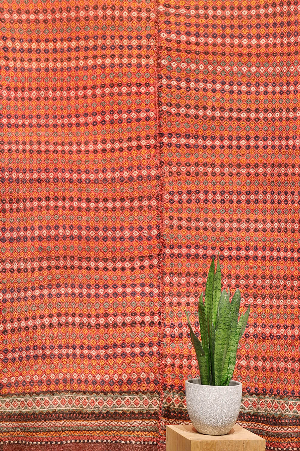 Semi-antique Arabic Shiraki kilim from Iran. 222x149 cms