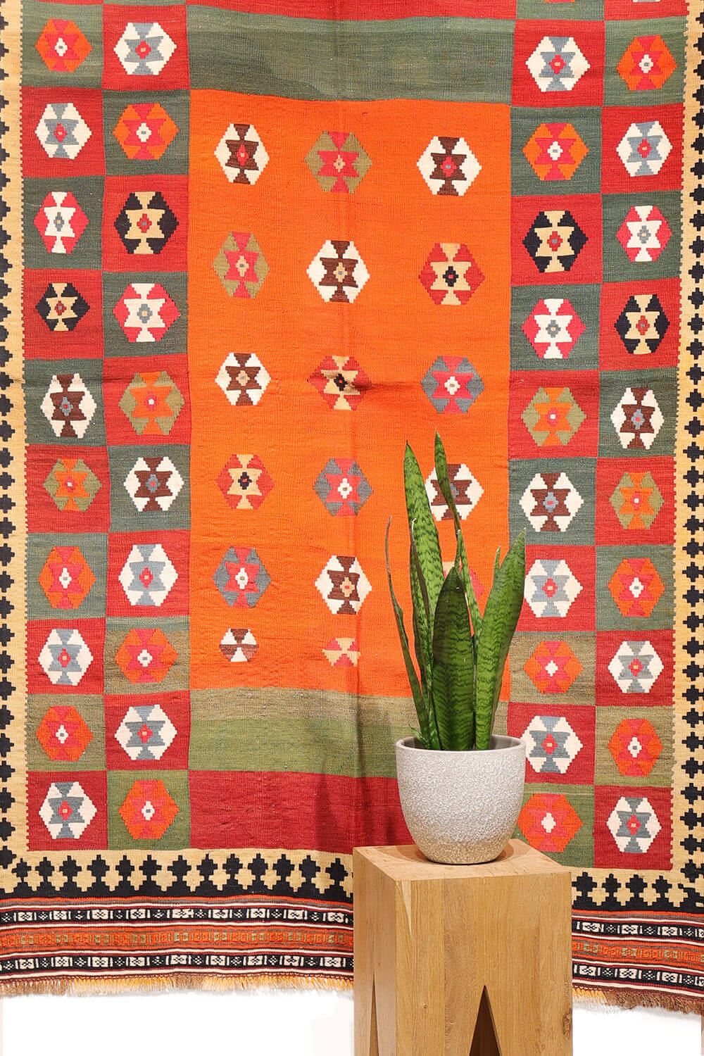 Semi-antique Qashqai kilim from Iran. 200x129 cms