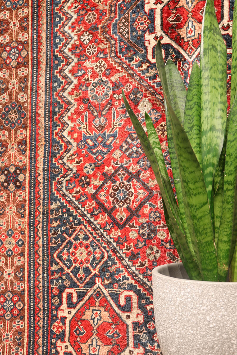 Antique Qashqai rug from Iran. 196x123 cms - Image 13