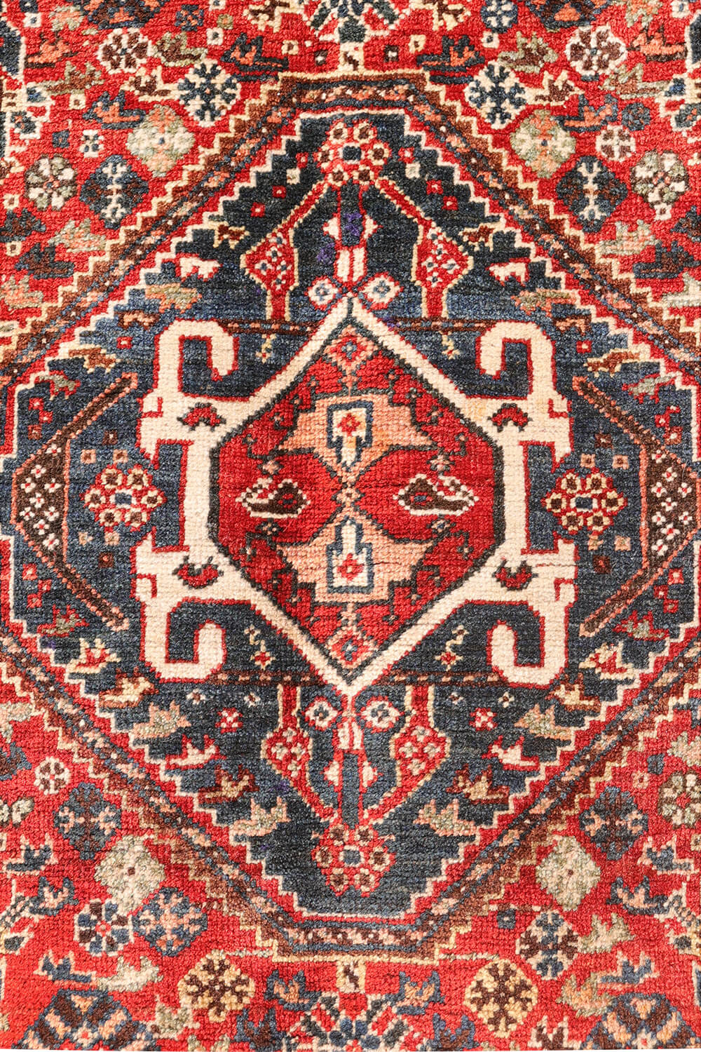 Antique Qashqai rug from Iran. 196x123 cms - Image 9