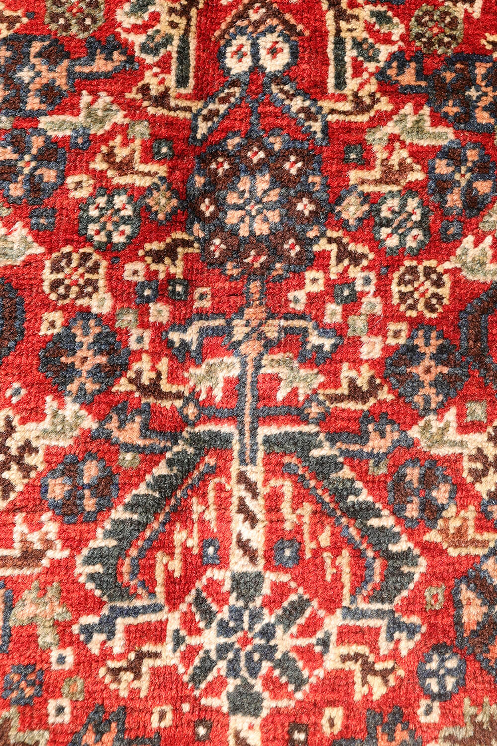 Antique Qashqai rug from Iran. 196x123 cms - Image 6