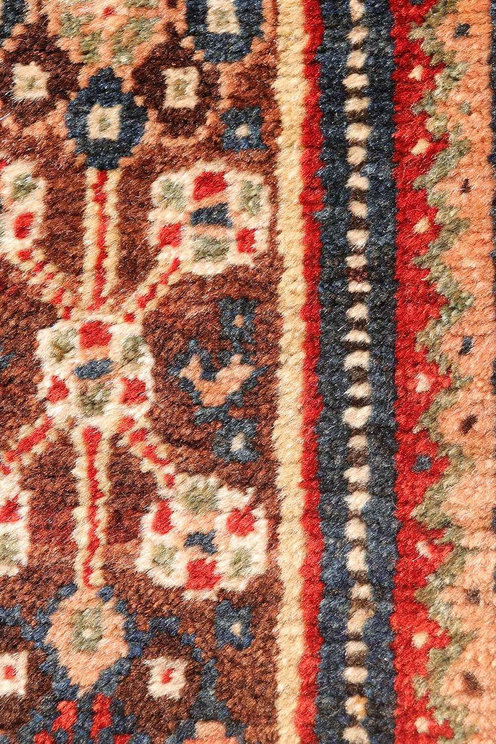 Antique Qashqai rug from Iran. 196x123 cms - Image 5