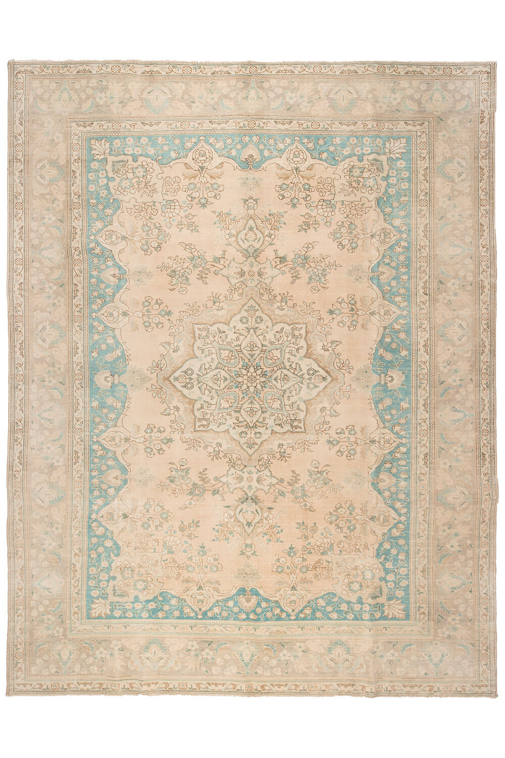 Vintage rug from Iran. 384x292 cms