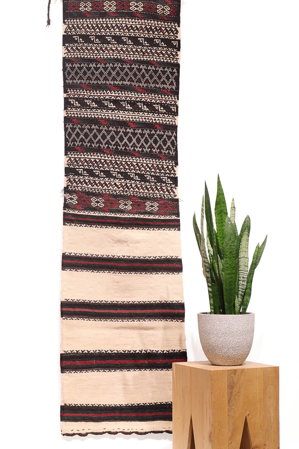 Kilim de pasillo Baluch semi antiguo, Irán. 170x46 cms