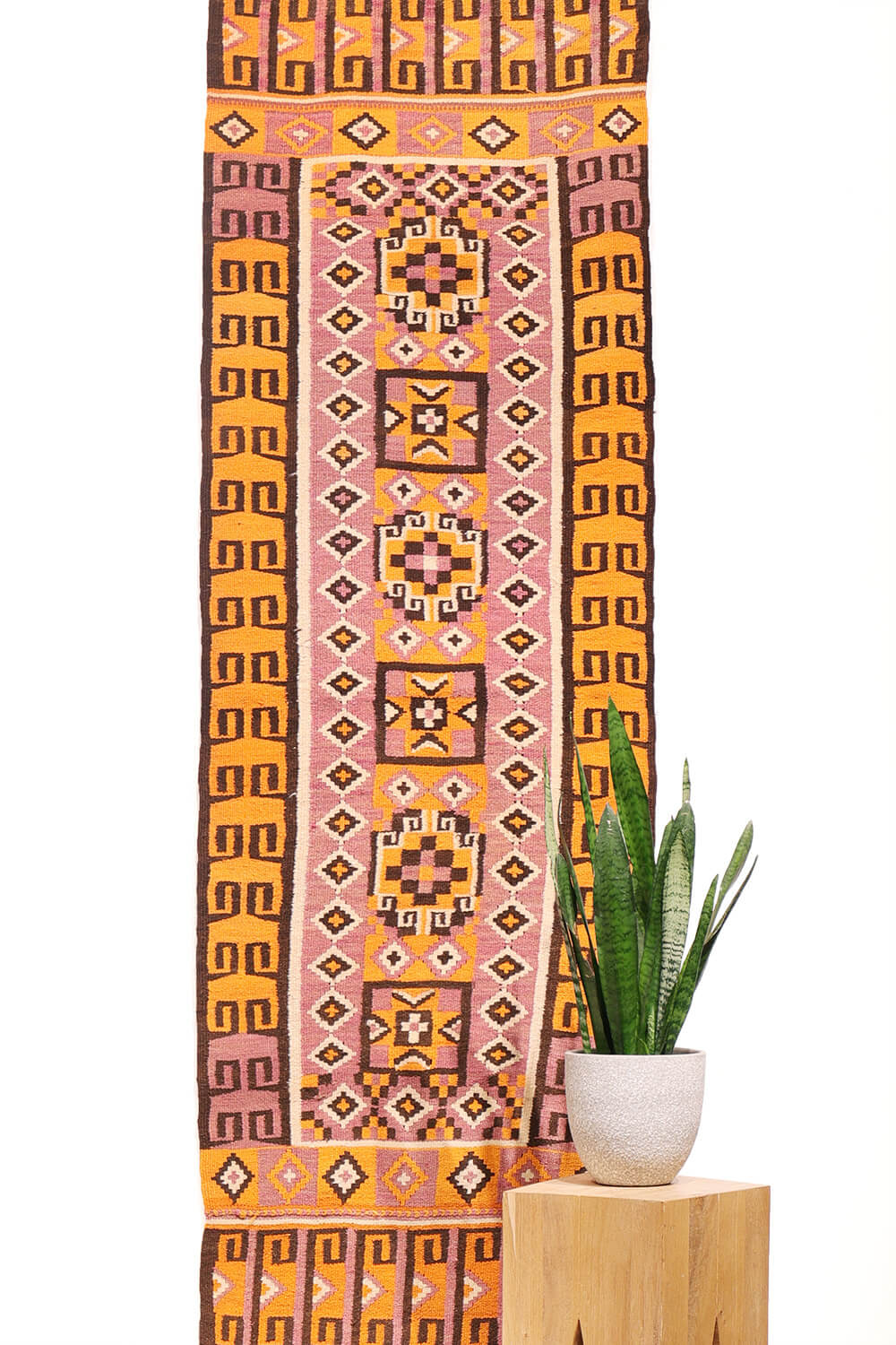 Kilim de pasillo semi antiguo uzbeko?, Afganistán. 240x67 cms