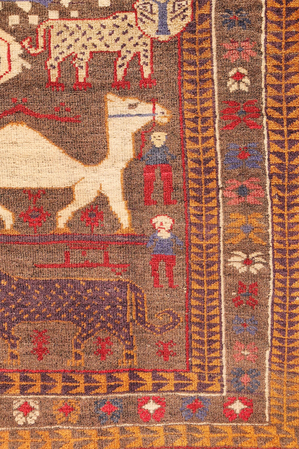 Semi-antique Baluch rug with tigers and lions. 201x91 cms - Image 4