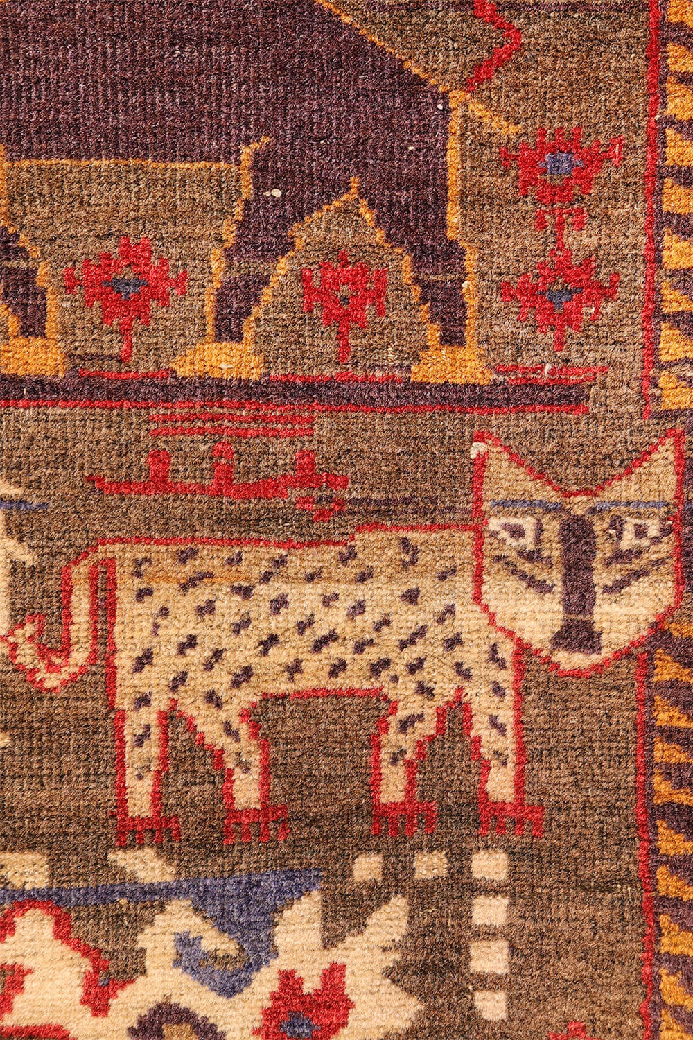 Semi-antique Baluch rug with tigers and lions. 201x91 cms - Image 8