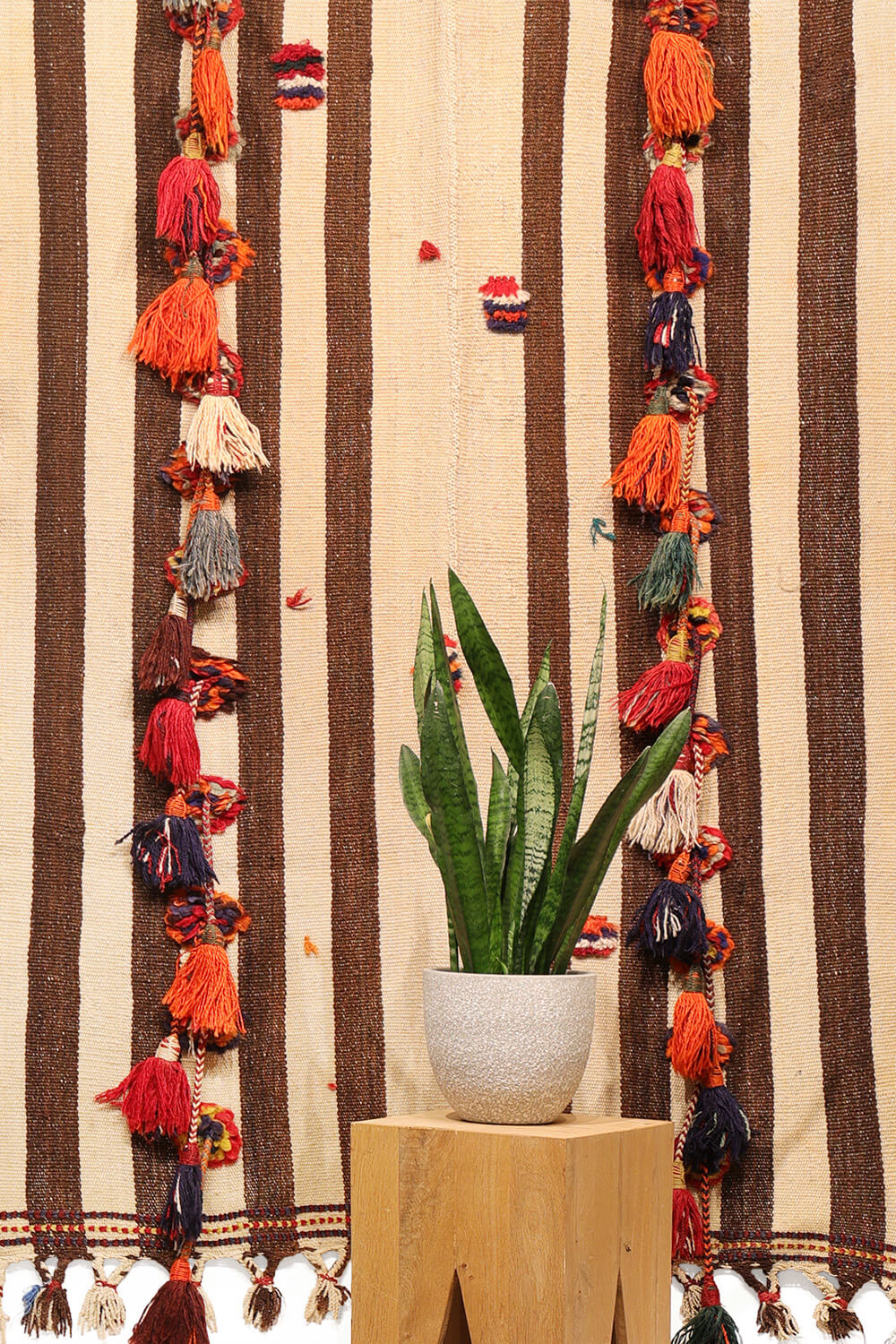Semi-antique Qashqai palas kilim from Iran. 210x110 cms