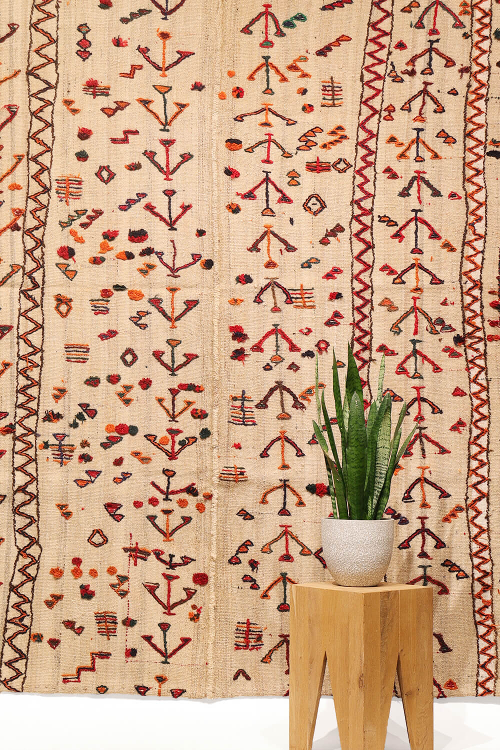 Semi-antique Qashqai kilim from Iran. 230x172 cms